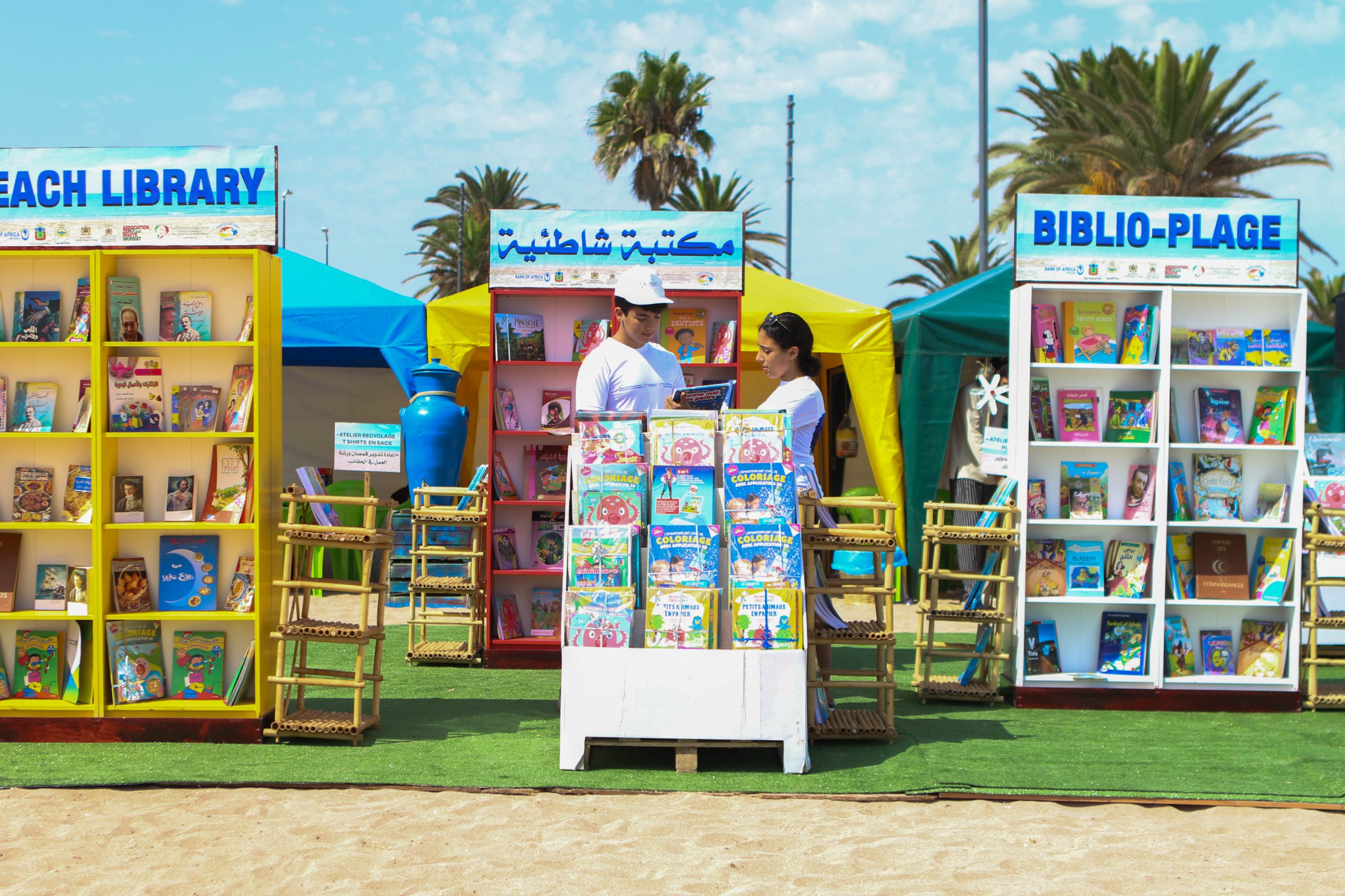 Mises en place avec passion et soin, des bibliothèques fleurissent dans les plages du Royaume pour marquer l’été 2022