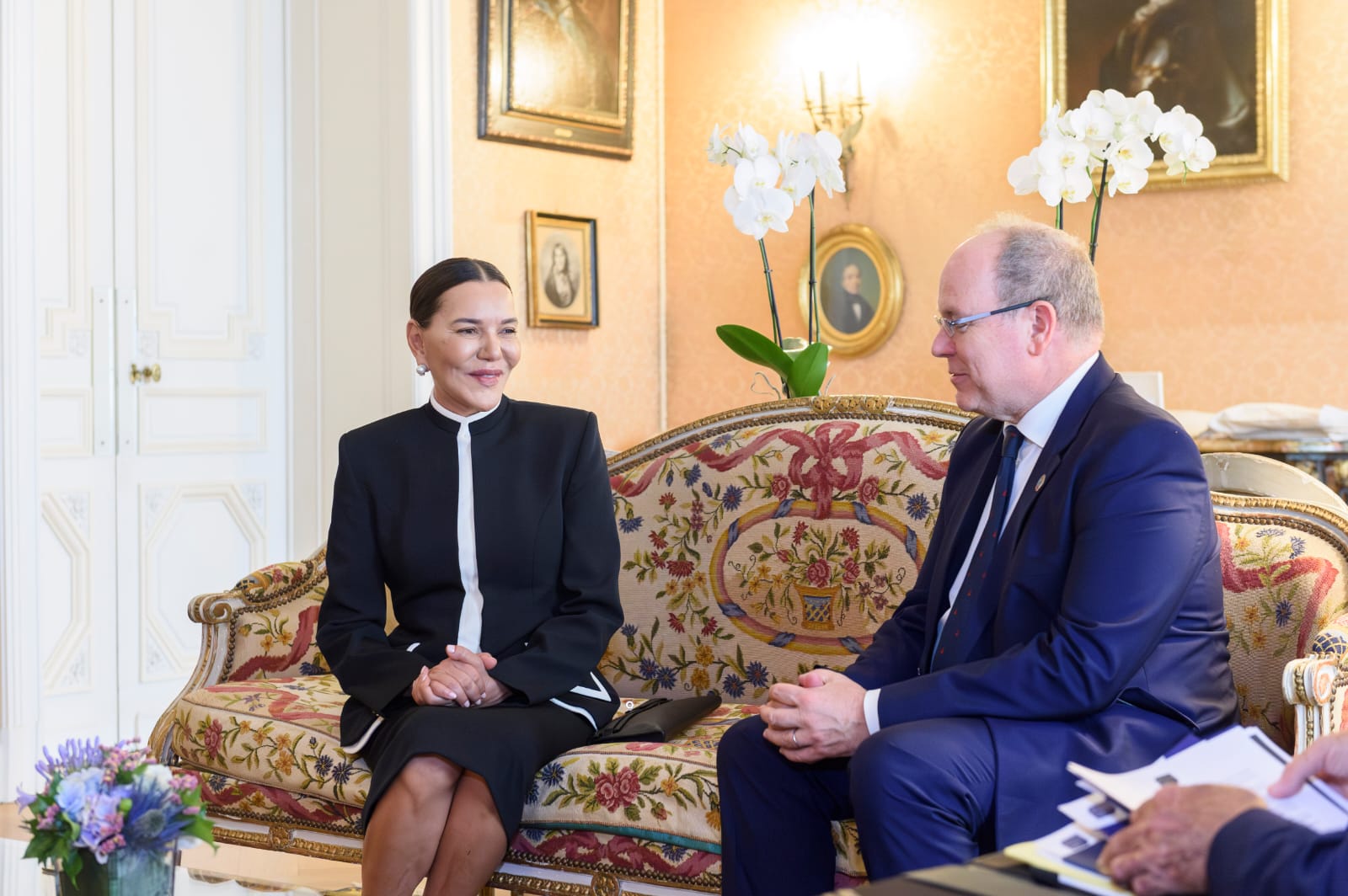 Monaco – 14 juin 2023 : SAR la Princesse Lalla Hasnaa s’entretient avec SAS le Prince Albert II de Monaco