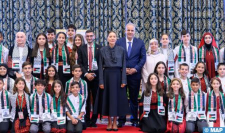Rabat – 26 août 2023 : SAR la Princesse Lalla Hasnaa reçoit les enfants maqdessis participant à la 14ème édition des colonies de vacances de l’Agence Bayt Mal Al-Qods